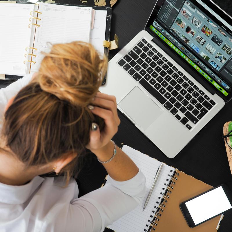 https://www.pexels.com/photo/woman-sitting-in-front-of-macbook-313690/